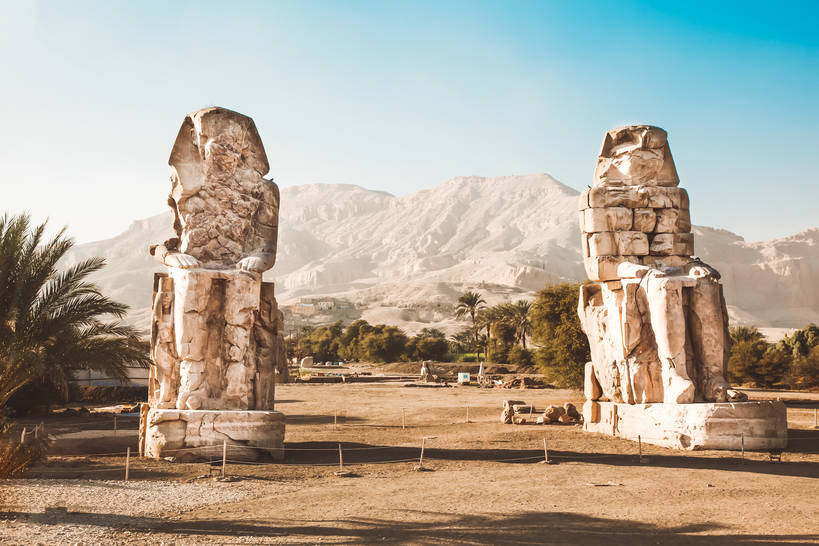 Colossi of Memnon.jpg